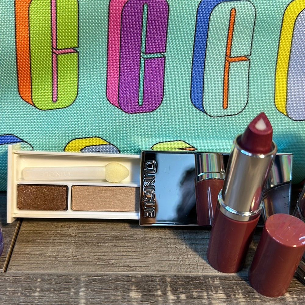 Clinique 6 Piece Cosmetic Bag - Picture 3 of 7